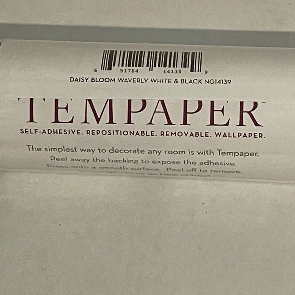 Tempaper Daisy Bloom Self Adhesive Wallpaper